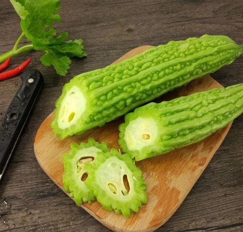 坐地吃瓜的意思